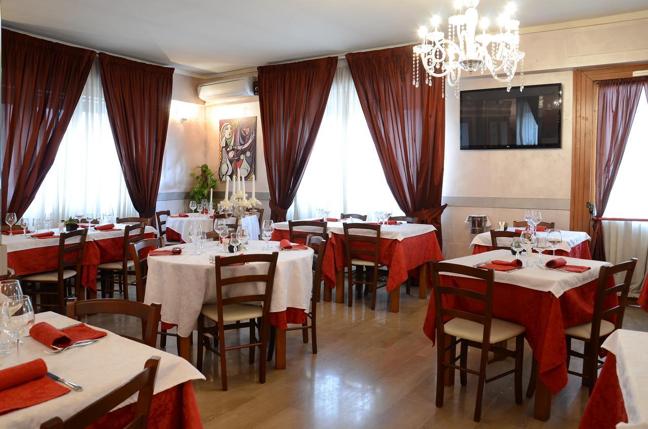 Hotel La Fenice Chiari Exterior foto